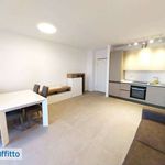 Affitto 2 camera casa di 77 m² in Milano