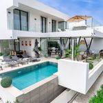 Rent 5 bedroom house of 460 m² in Estepona