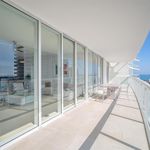 Rent 3 bedroom apartment of 2158 m² in Miami Beach
