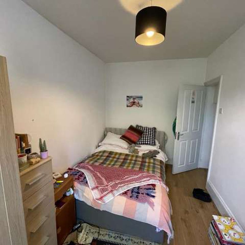 Room for rent in 3-bedroom apartment in London