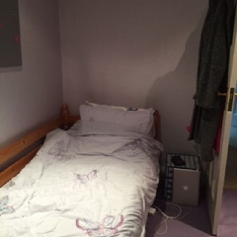 lovely single room in Bournemouth FEMALES ONLY (Has a House) Northbourne