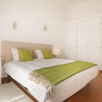 Rent 4 bedroom house of 200 m² in Luz