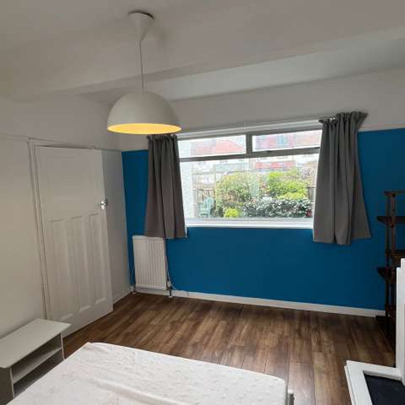 Room for rent in a 4 bedroom house in Streatham London Streatham Vale