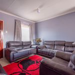 Rent 2 bedroom house of 305 m² in Johannesburg