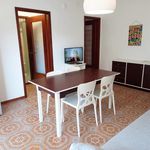 Affitto 2 camera appartamento di 825 m² in Grado
