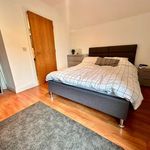 Rent 2 bedroom flat in Castlereagh