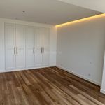 Rent 4 bedroom apartment of 150 m² in Lisboa