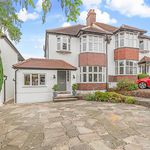 Rent 4 bedroom house in Reigate and Banstead