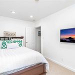 Rent 4 bedroom apartment of 185 m² in Newport Beach