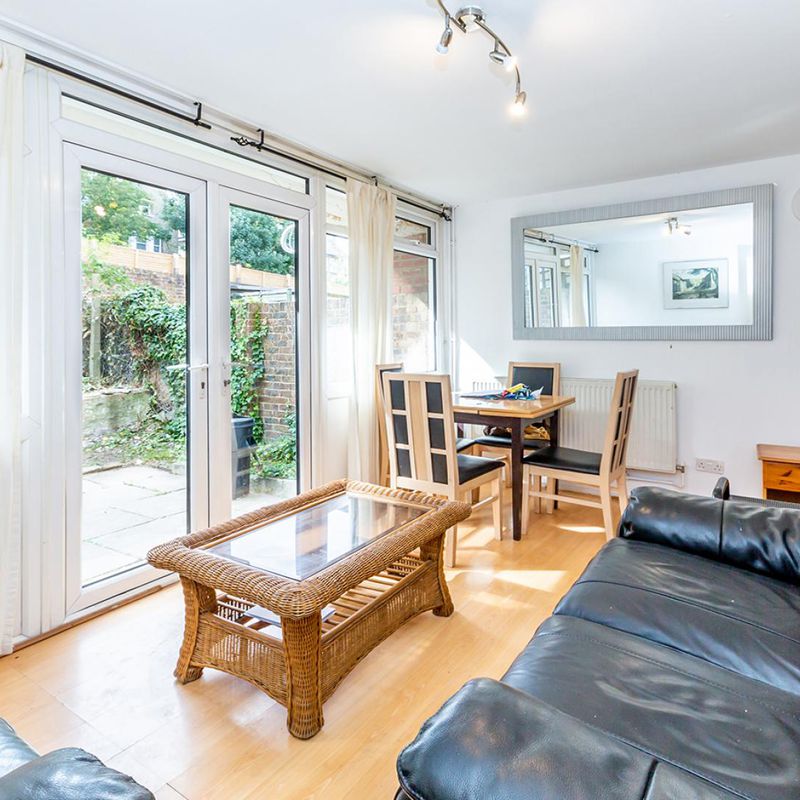 Spacious four douuble bedroom property with a garden Tufnell Park