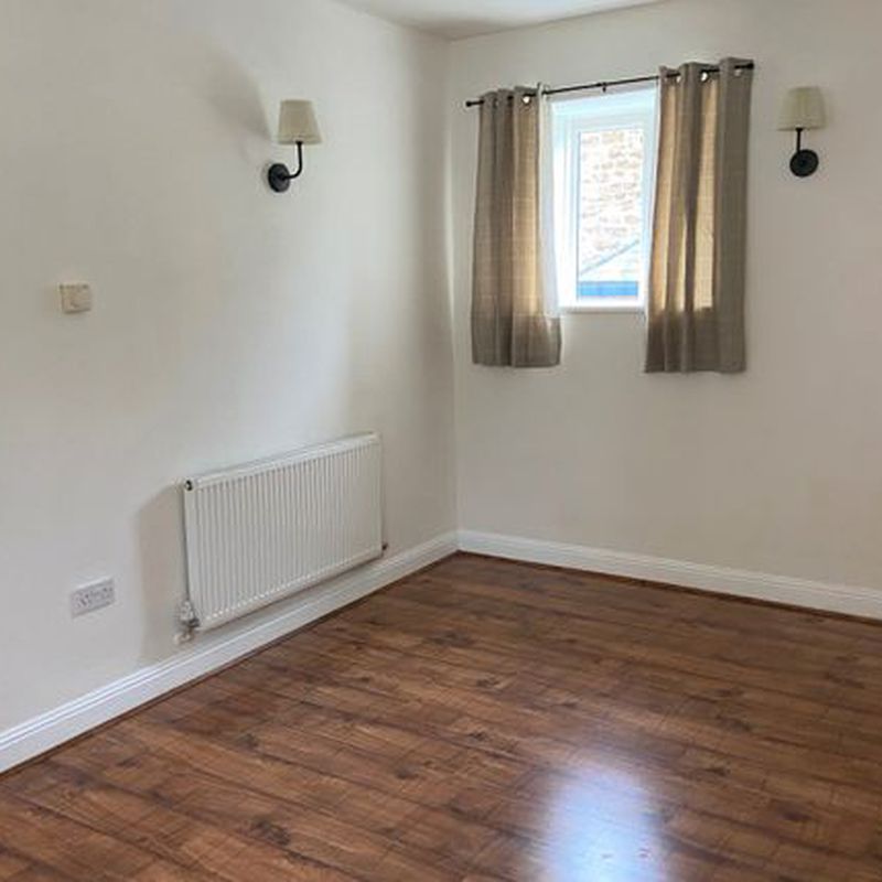 Flat to rent in Park Road, Yeovil BA20