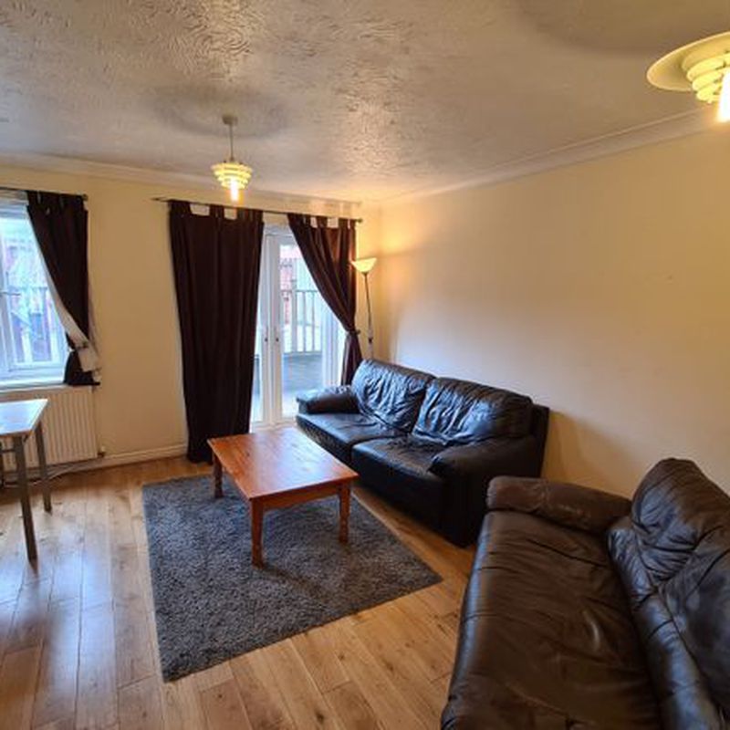 Town house to rent in New Welcome Street, Hulme, Manchester. M15