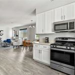 Rent 4 bedroom apartment of 160 m² in Downey