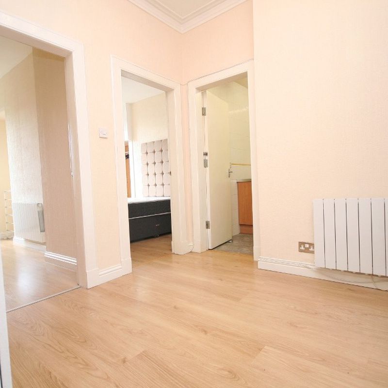 tollcross road, spacious 2 bed furnished apartment, tollcross Rowarth