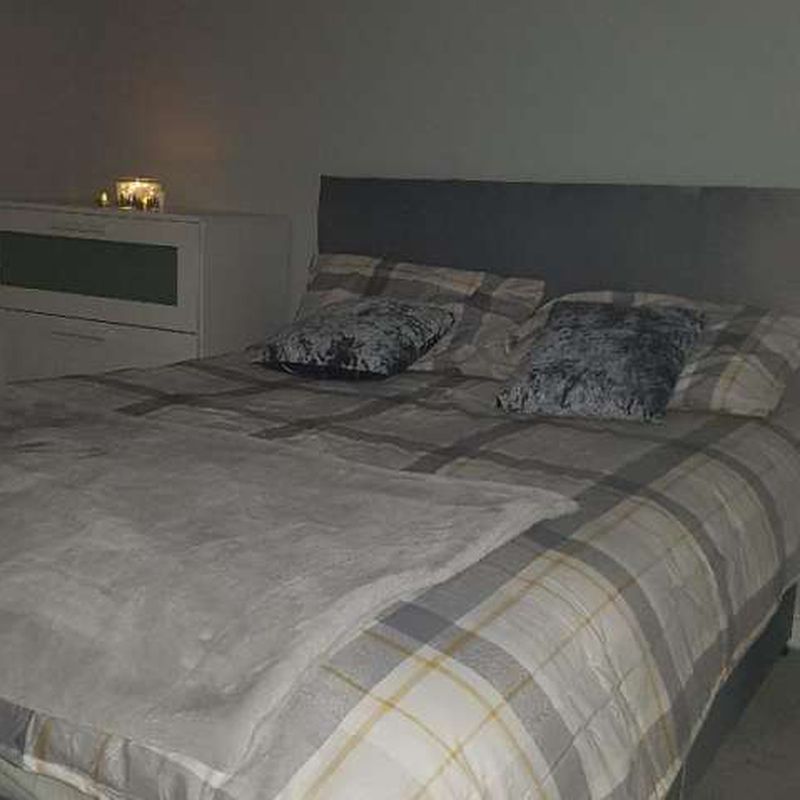 Room for rent in 2-bedroom apartment in Bailiston, Glasgow