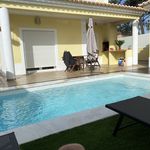 Rent a room of 150 m² in Aroeira