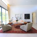 Rent 4 bedroom house of 272 m² in Zas