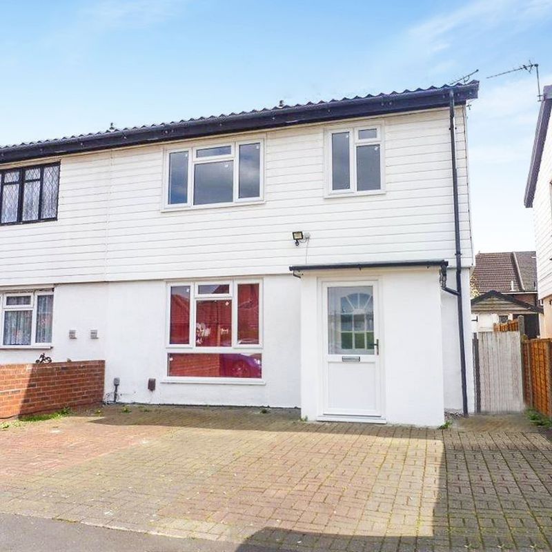 £1,650 pcm- 3 BEDROOM SEMI-DETACHED HOUSE IN HOUNSLOW North Feltham