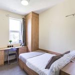 Rent 6 bedroom flat in Leeds