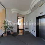 Affitto 3 camera appartamento di 114 m² in Seregno