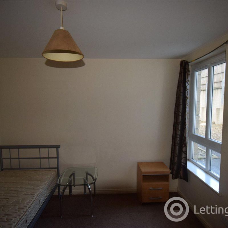 2 Bedroom Apartment to Rent at Edinburgh, Leith, Restalrig, England Lochend
