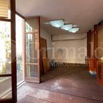 Affitto 1 camera appartamento di 150 m² in Salerno