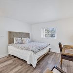 Rent 2 bedroom apartment of 990 m² in Davie