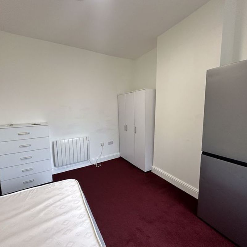 1 room house to let in London