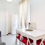 Rent a room of 220 m² in Milan