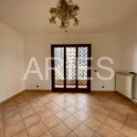 Rent 4 bedroom house of 90 m² in Roma