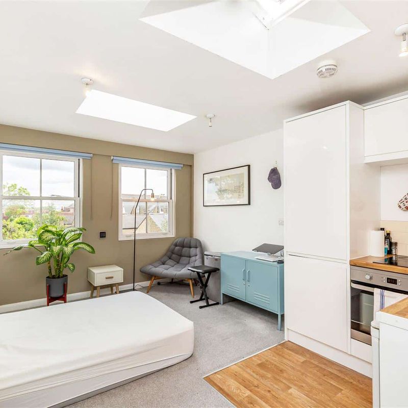 Flat to rent in Upper Richmond Road West, East Sheen, SW14 | James Anderson