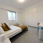 Rent a room of 170 m² in València