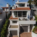Rent 4 bedroom apartment of 354 m² in Laguna Beach