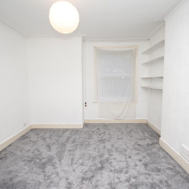 3 Bedroom  Flat To Rent Stamford Hill
