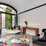 Affitto 5 camera appartamento di 239 m² in Firenze