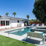 Rent 4 bedroom apartment of 126 m² in Palm Springs