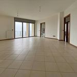 Affitto 3 camera appartamento di 114 m² in Seregno