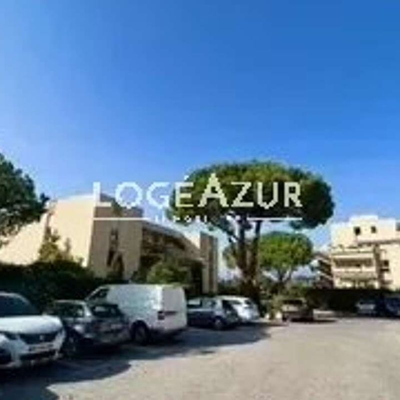 Location appartement 2 pièces 44 m² Antibes (06600)