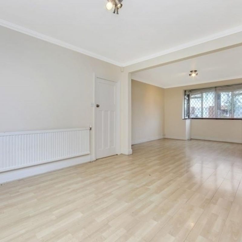 3 Bedroom Detached House to Rent Raynes Park