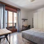 Rent a room of 67 m² in Milano