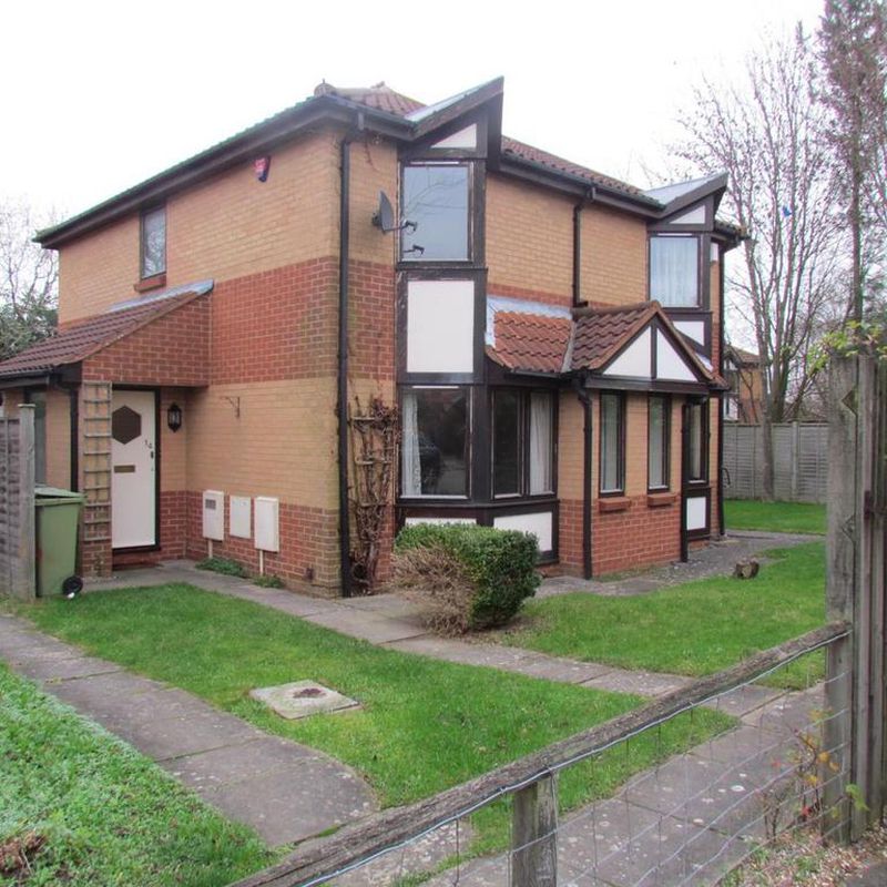 2 bedroom semi-detached house to rent Shenley Lodge