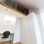 Rent a room of 250 m² in València