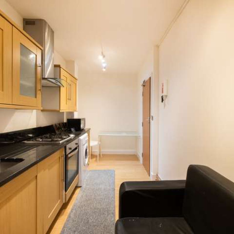Room for rent in 4-bedroom apartment in Archway, London