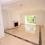 Rent 3 bedroom apartment of 200 m² in Marbella