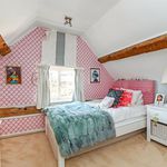 Rent 5 bedroom house in Horsham