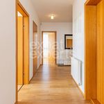 Pronajměte si 4 ložnic/e dům o rozloze 120 m² v Praha