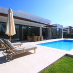 Rent 4 bedroom house of 272 m² in Estepona