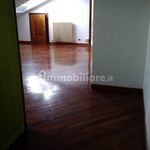 Affitto 5 camera appartamento di 200 m² in Udine