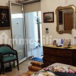 Rent 4 bedroom house of 125 m² in Napoli