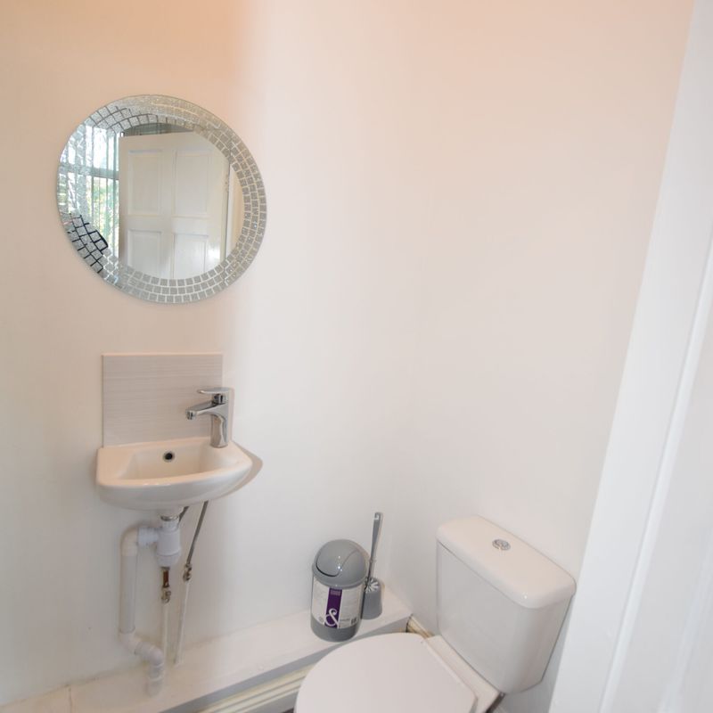 Ensuite Room Coming Soon -B27 (by train station) Stockfield